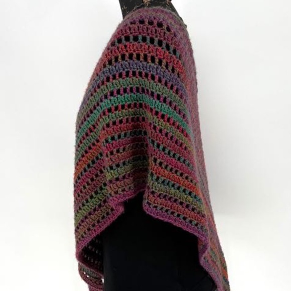 Hand crocheted poncho, beautiful colors. - Picture 6 of 9